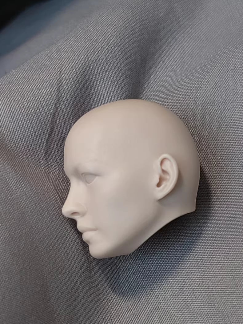 Anne Hathaway Catwoman 1/6 scale unpainted head sculpt