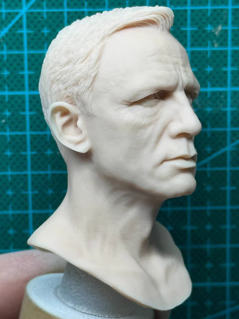 Daniel Craig 1/6 scale unpainted head sculpt 007