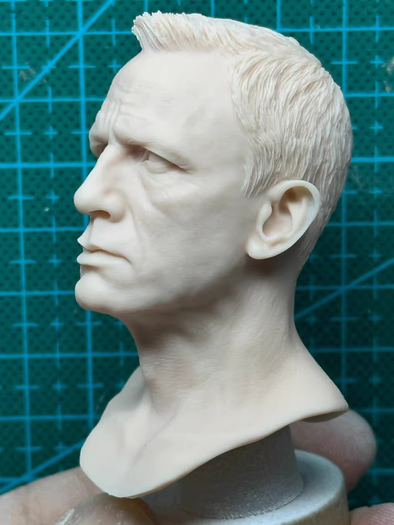 Daniel Craig 1/6 scale unpainted head sculpt 007