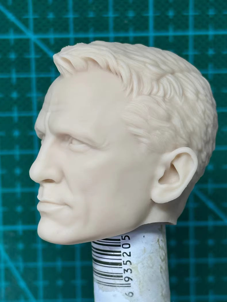 Daniel Craig 1/6 scale unpainted head sculpt
